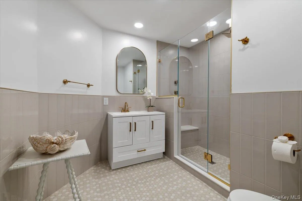 5 Landing Court, Huntington, NY, 5 Bedrooms Bedrooms, 15 Rooms Rooms,5 BathroomsBathrooms,Residential,For Rent,Landing,0,1050631 5 Landing Court, Huntington, NY, 5 Bedrooms Bedrooms, 15 Rooms Rooms,5 BathroomsBathrooms,Residential,For Rent,Landing,0,1050631