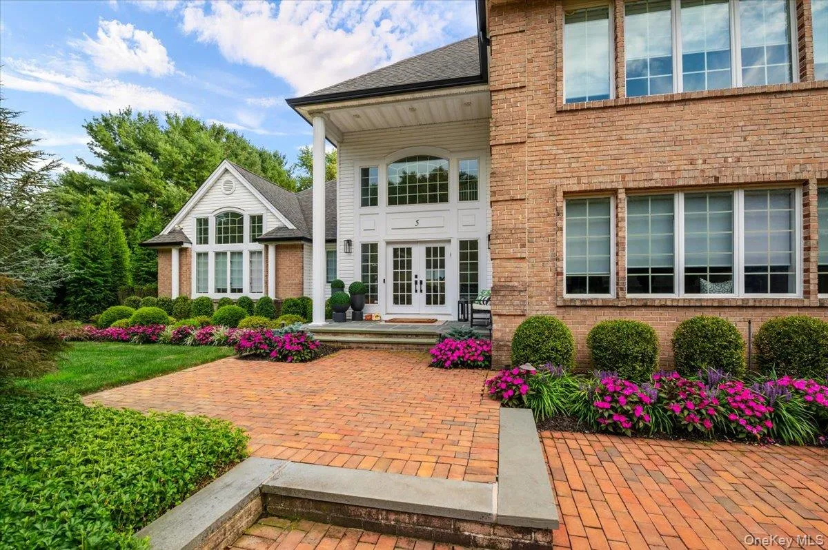 5 Landing Court, Huntington, NY, 5 Bedrooms Bedrooms, 15 Rooms Rooms,5 BathroomsBathrooms,Residential,For Rent,Landing,0,1050631 5 Landing Court, Huntington, NY, 5 Bedrooms Bedrooms, 15 Rooms Rooms,5 BathroomsBathrooms,Residential,For Rent,Landing,0,1050631