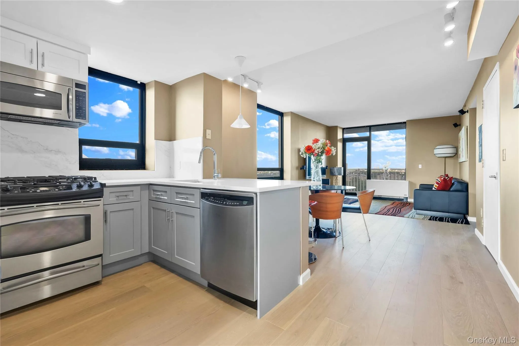 11624 Grosvenor Lane, New York, NY, 2 Bedrooms Bedrooms, 6 Rooms Rooms,2 BathroomsBathrooms,Residential,For Rent,Grosvenor,0,1050635 11624 Grosvenor Lane, New York, NY, 2 Bedrooms Bedrooms, 6 Rooms Rooms,2 BathroomsBathrooms,Residential,For Rent,Grosvenor,0,1050635