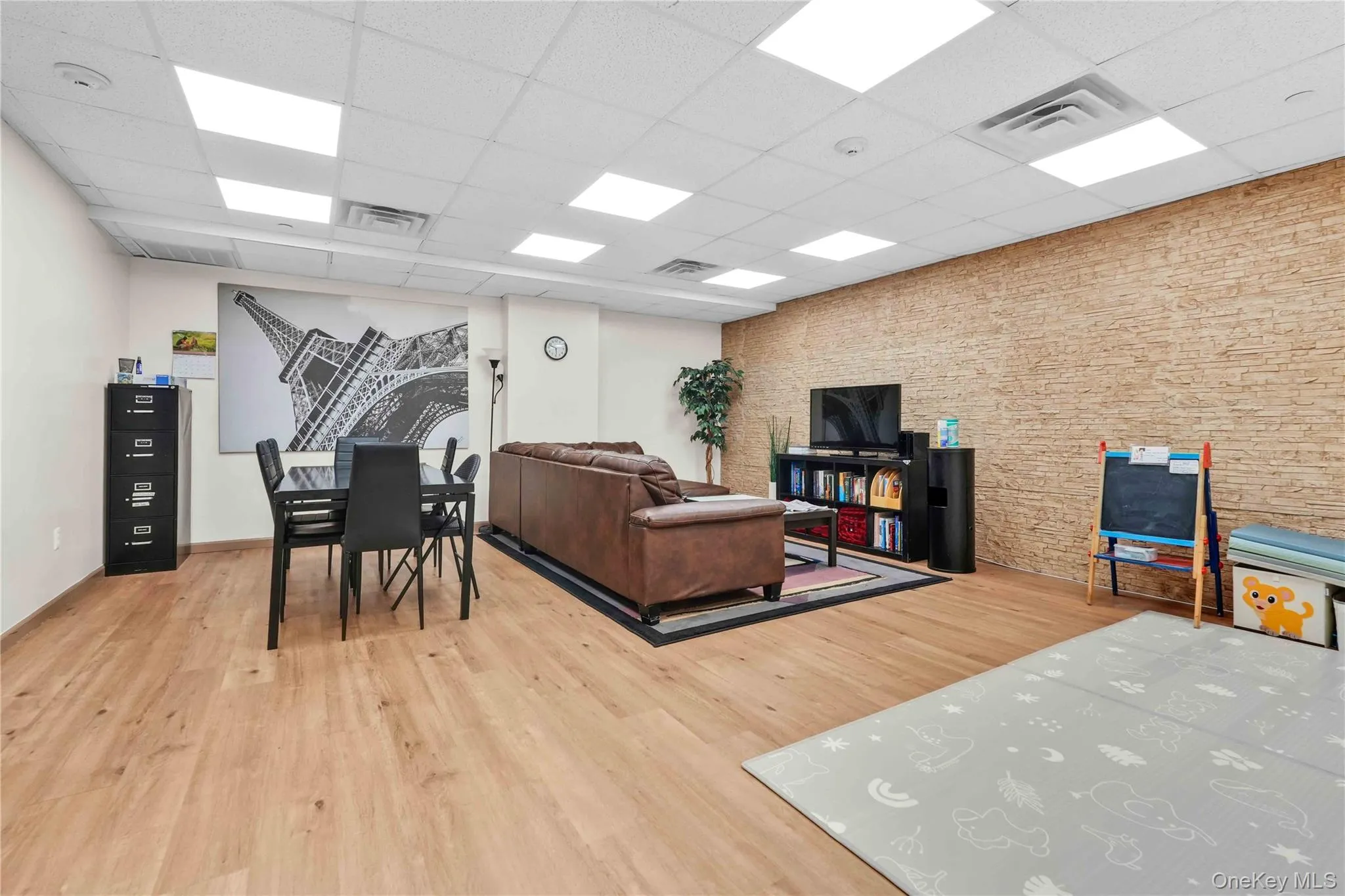 11624 Grosvenor Lane, New York, NY, 2 Bedrooms Bedrooms, 6 Rooms Rooms,2 BathroomsBathrooms,Residential,For Rent,Grosvenor,0,1050635 11624 Grosvenor Lane, New York, NY, 2 Bedrooms Bedrooms, 6 Rooms Rooms,2 BathroomsBathrooms,Residential,For Rent,Grosvenor,0,1050635