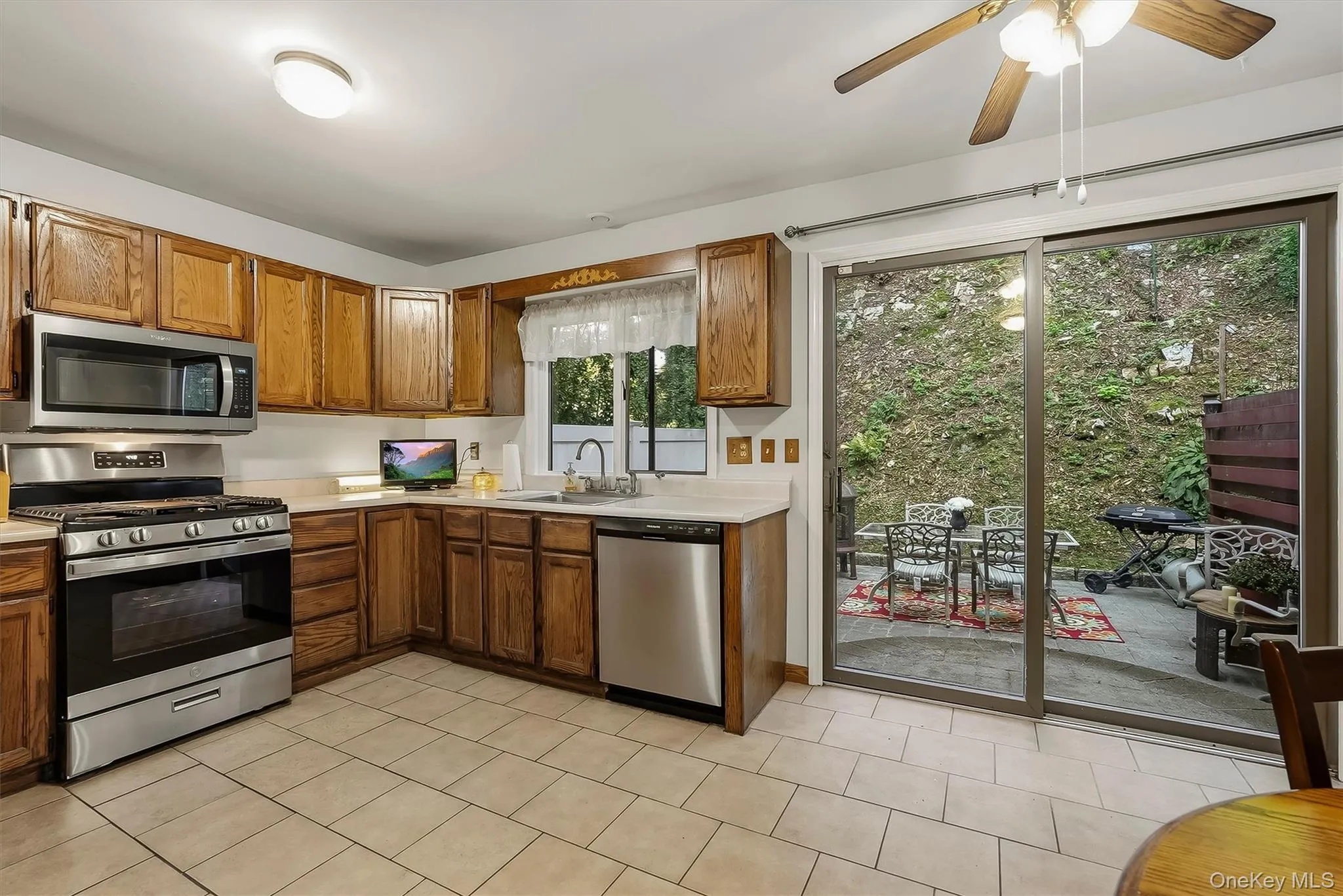 17 Pemart Avenue, Peekskill, NY, 3 Bedrooms Bedrooms, 5 Rooms Rooms,1 BathroomBathrooms,Residential,For Rent,Pemart,0,1050642 17 Pemart Avenue, Peekskill, NY, 3 Bedrooms Bedrooms, 5 Rooms Rooms,1 BathroomBathrooms,Residential,For Rent,Pemart,0,1050642