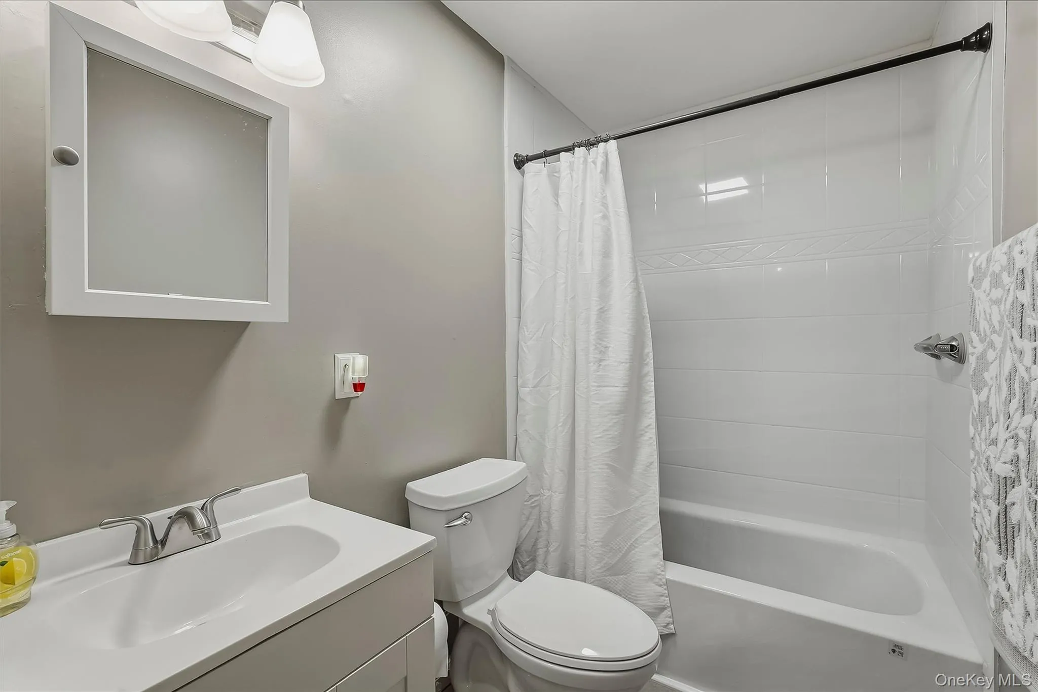 17 Pemart Avenue, Peekskill, NY, 3 Bedrooms Bedrooms, 5 Rooms Rooms,1 BathroomBathrooms,Residential,For Rent,Pemart,0,1050642 17 Pemart Avenue, Peekskill, NY, 3 Bedrooms Bedrooms, 5 Rooms Rooms,1 BathroomBathrooms,Residential,For Rent,Pemart,0,1050642