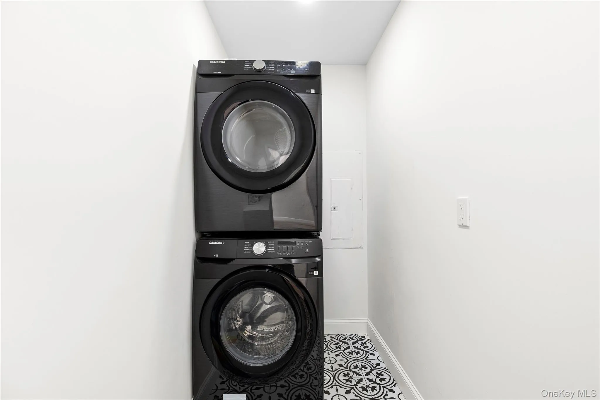 271 Adirondack Drive, Brookhaven, NY, 2 Bedroom Bedrooms, 5 Room Rooms,1 BathroomBathrooms,Residential Lease,For Rent,Adirondack,0,1050643 271 Adirondack Drive, Brookhaven, NY, 2 Bedroom Bedrooms, 5 Room Rooms,1 BathroomBathrooms,Residential Lease,For Rent,Adirondack,0,1050643