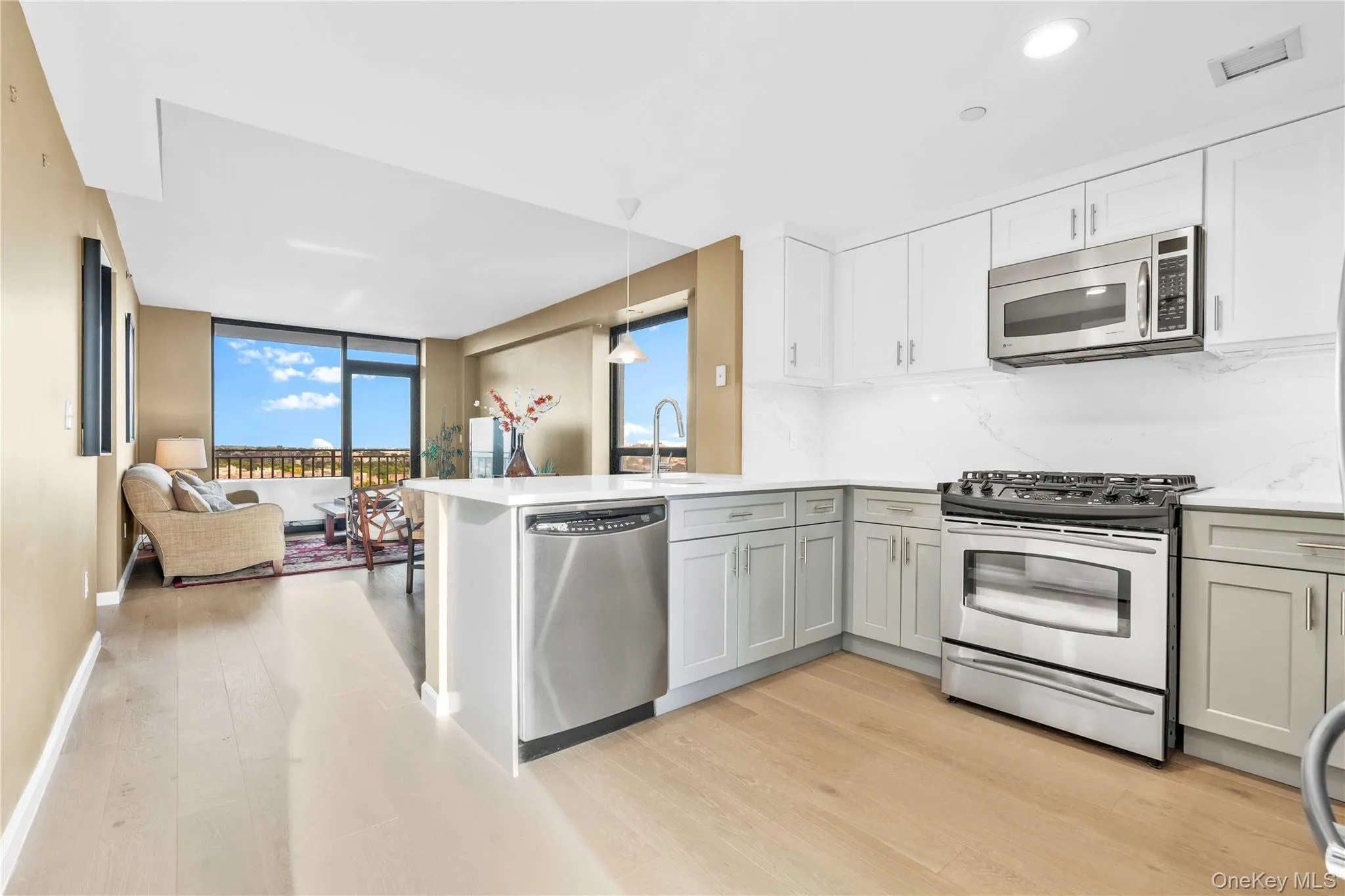11624 Grosvenor Lane, New York, NY, 1 Bedroom Bedrooms, 4 Rooms Rooms,1 BathroomBathrooms,Residential,For Rent,Grosvenor,0,1050655 11624 Grosvenor Lane, New York, NY, 1 Bedroom Bedrooms, 4 Rooms Rooms,1 BathroomBathrooms,Residential,For Rent,Grosvenor,0,1050655