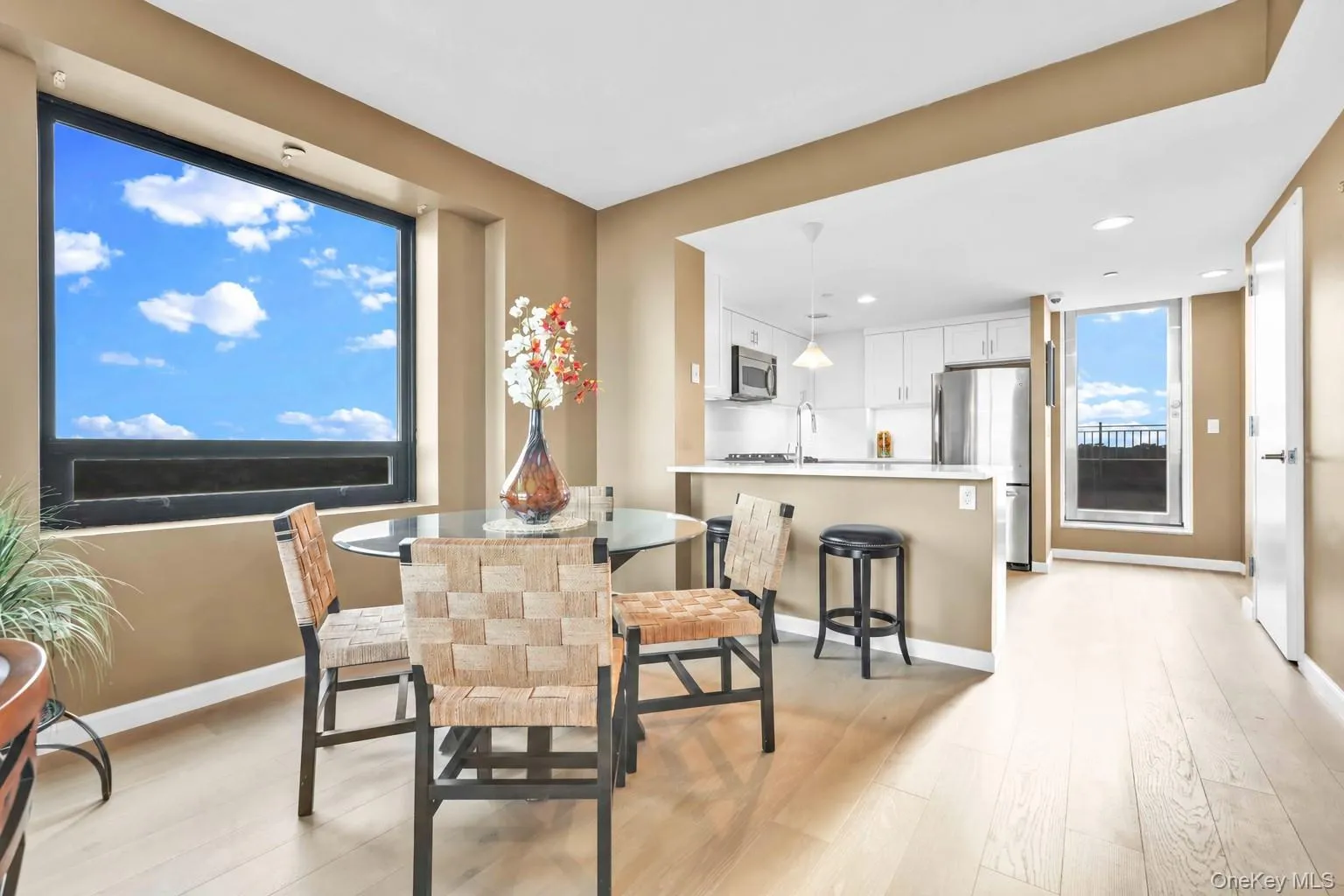 11624 Grosvenor Lane, New York, NY, 1 Bedroom Bedrooms, 4 Rooms Rooms,1 BathroomBathrooms,Residential,For Rent,Grosvenor,0,1050655 11624 Grosvenor Lane, New York, NY, 1 Bedroom Bedrooms, 4 Rooms Rooms,1 BathroomBathrooms,Residential,For Rent,Grosvenor,0,1050655