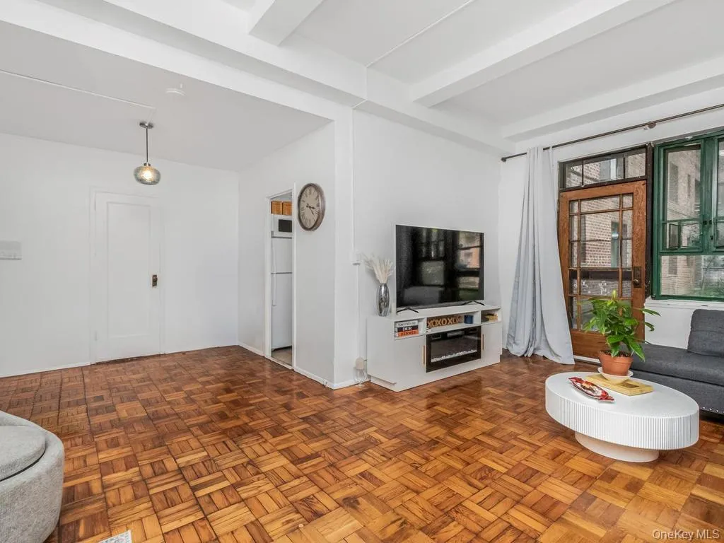 1554 Unionport Road, New York, NY, 2 Bedrooms Bedrooms, 4 Rooms Rooms,1 BathroomBathrooms,Residential,For Rent,Unionport,0,1050660 1554 Unionport Road, New York, NY, 2 Bedrooms Bedrooms, 4 Rooms Rooms,1 BathroomBathrooms,Residential,For Rent,Unionport,0,1050660