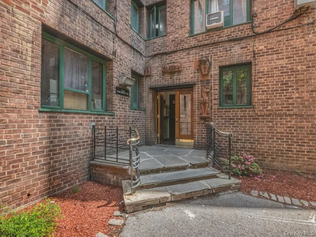 1554 Unionport Road, New York, NY, 2 Bedrooms Bedrooms, 4 Rooms Rooms,1 BathroomBathrooms,Residential,For Rent,Unionport,0,1050660 1554 Unionport Road, New York, NY, 2 Bedrooms Bedrooms, 4 Rooms Rooms,1 BathroomBathrooms,Residential,For Rent,Unionport,0,1050660