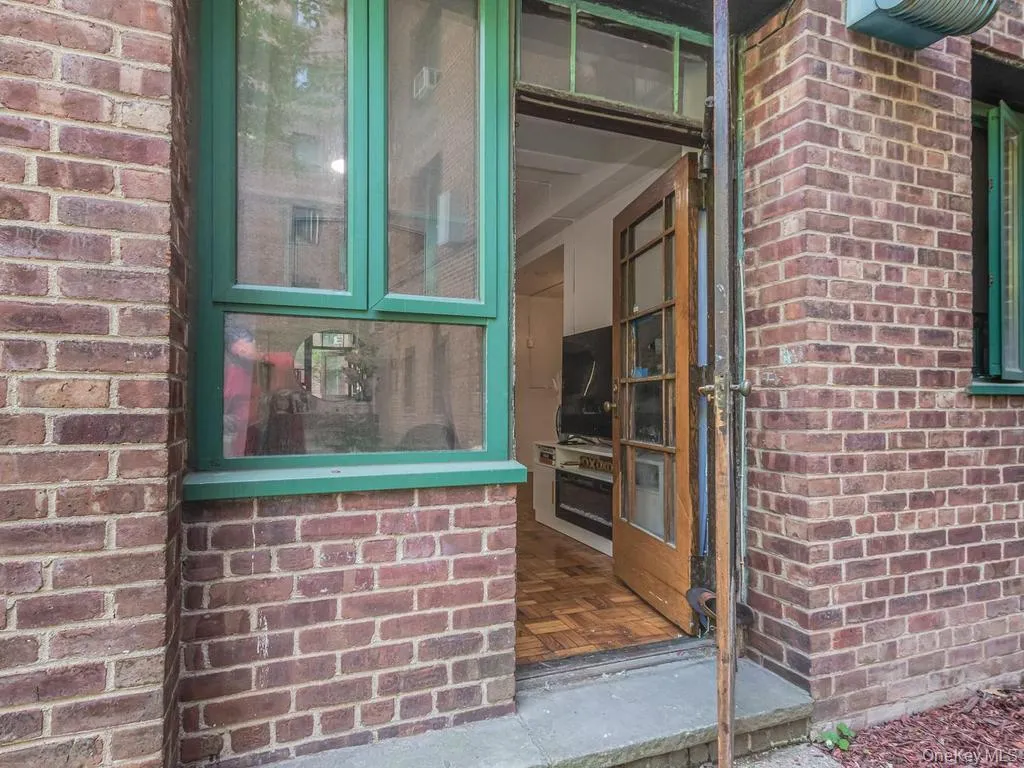 1554 Unionport Road, New York, NY, 2 Bedrooms Bedrooms, 4 Rooms Rooms,1 BathroomBathrooms,Residential,For Rent,Unionport,0,1050660 1554 Unionport Road, New York, NY, 2 Bedrooms Bedrooms, 4 Rooms Rooms,1 BathroomBathrooms,Residential,For Rent,Unionport,0,1050660