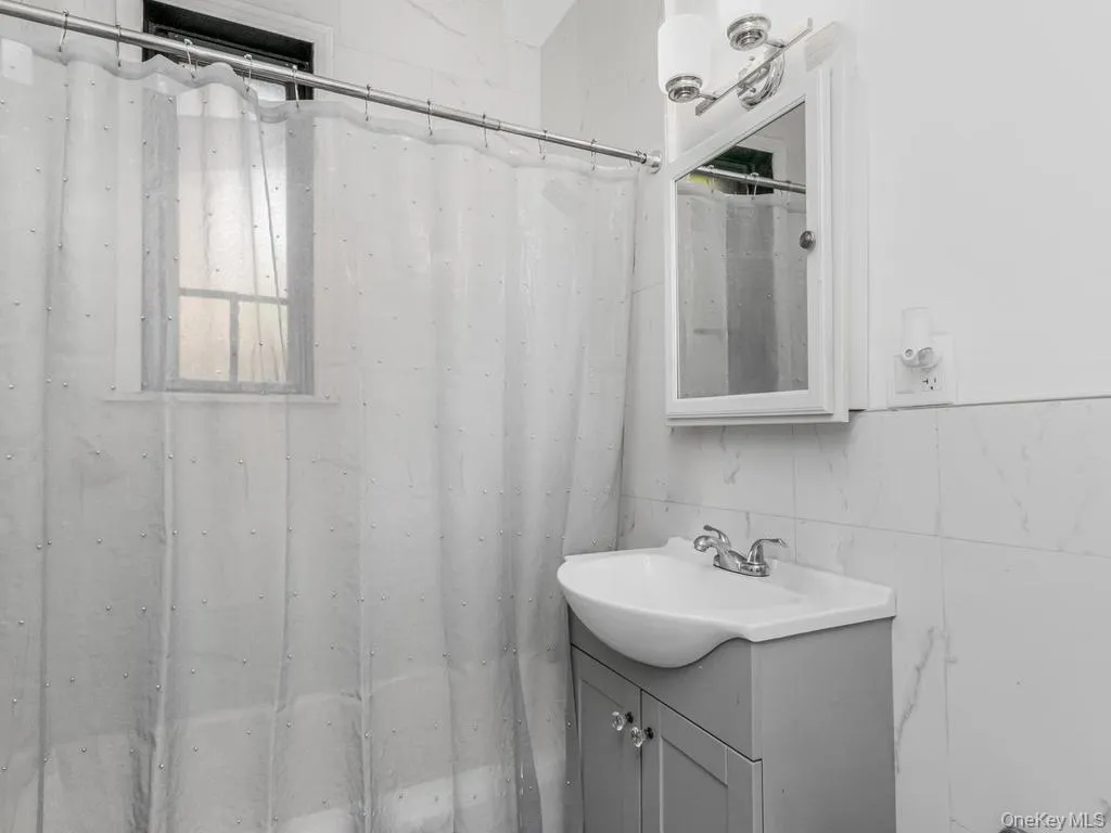 1554 Unionport Road, New York, NY, 2 Bedrooms Bedrooms, 4 Rooms Rooms,1 BathroomBathrooms,Residential,For Rent,Unionport,0,1050660 1554 Unionport Road, New York, NY, 2 Bedrooms Bedrooms, 4 Rooms Rooms,1 BathroomBathrooms,Residential,For Rent,Unionport,0,1050660