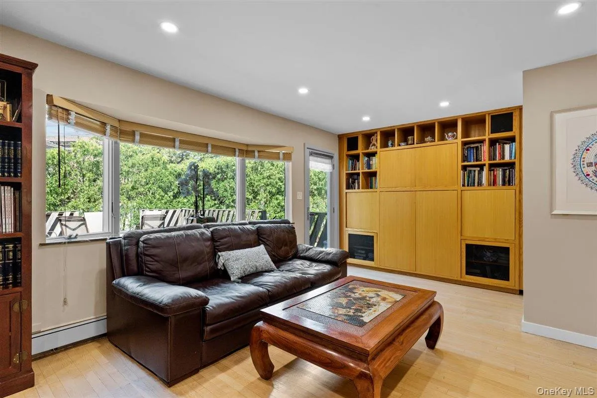 15 Sherwood Lane, Hempstead, NY, 5 Bedroom Bedrooms, 12 Room Rooms,3 BathroomBathrooms,Residential Lease,For Rent,Sherwood,0,1050670 15 Sherwood Lane, Hempstead, NY, 5 Bedroom Bedrooms, 12 Room Rooms,3 BathroomBathrooms,Residential Lease,For Rent,Sherwood,0,1050670