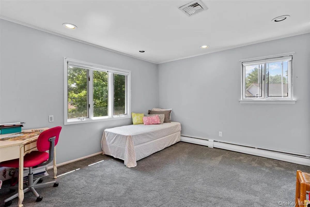 15 Sherwood Lane, Hempstead, NY, 5 Bedroom Bedrooms, 12 Room Rooms,3 BathroomBathrooms,Residential Lease,For Rent,Sherwood,0,1050670 15 Sherwood Lane, Hempstead, NY, 5 Bedroom Bedrooms, 12 Room Rooms,3 BathroomBathrooms,Residential Lease,For Rent,Sherwood,0,1050670