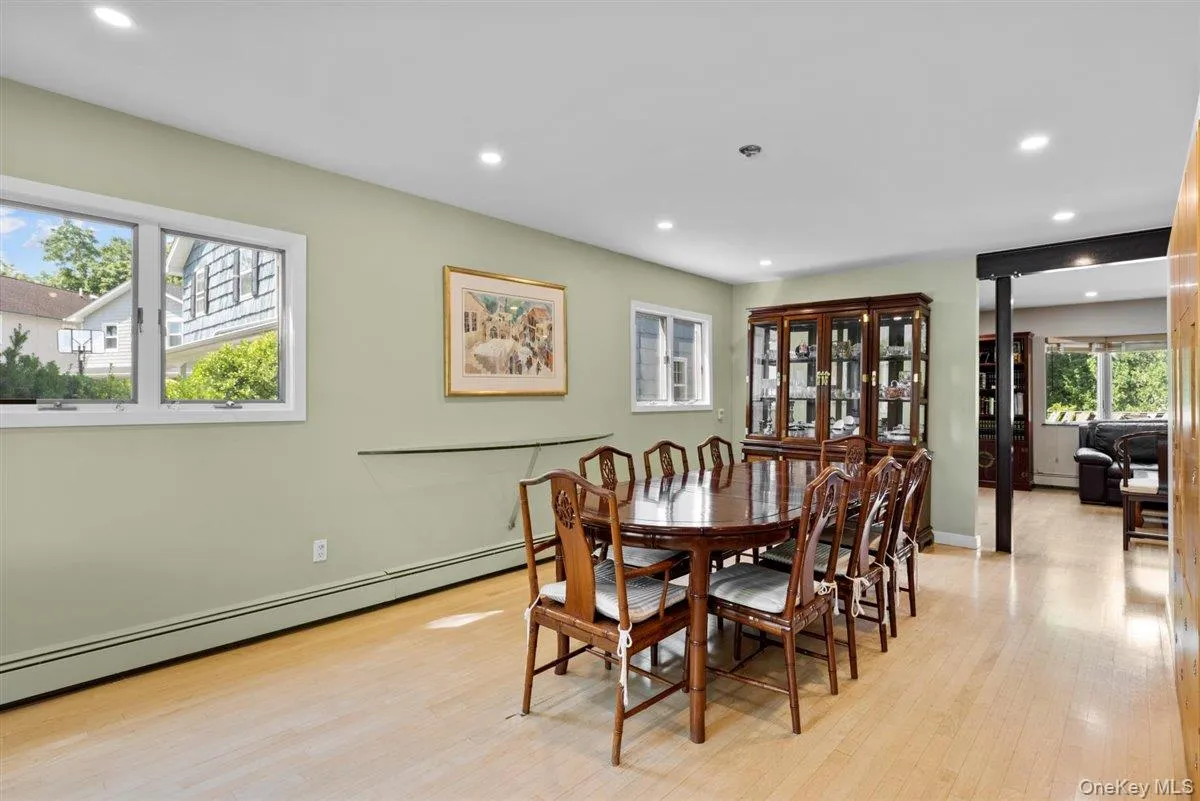 15 Sherwood Lane, Hempstead, NY, 5 Bedroom Bedrooms, 12 Room Rooms,3 BathroomBathrooms,Residential Lease,For Rent,Sherwood,0,1050670 15 Sherwood Lane, Hempstead, NY, 5 Bedroom Bedrooms, 12 Room Rooms,3 BathroomBathrooms,Residential Lease,For Rent,Sherwood,0,1050670