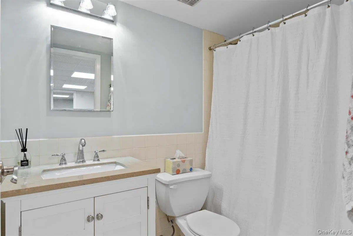 15 Sherwood Lane, Hempstead, NY, 5 Bedroom Bedrooms, 12 Room Rooms,3 BathroomBathrooms,Residential Lease,For Rent,Sherwood,0,1050670 15 Sherwood Lane, Hempstead, NY, 5 Bedroom Bedrooms, 12 Room Rooms,3 BathroomBathrooms,Residential Lease,For Rent,Sherwood,0,1050670