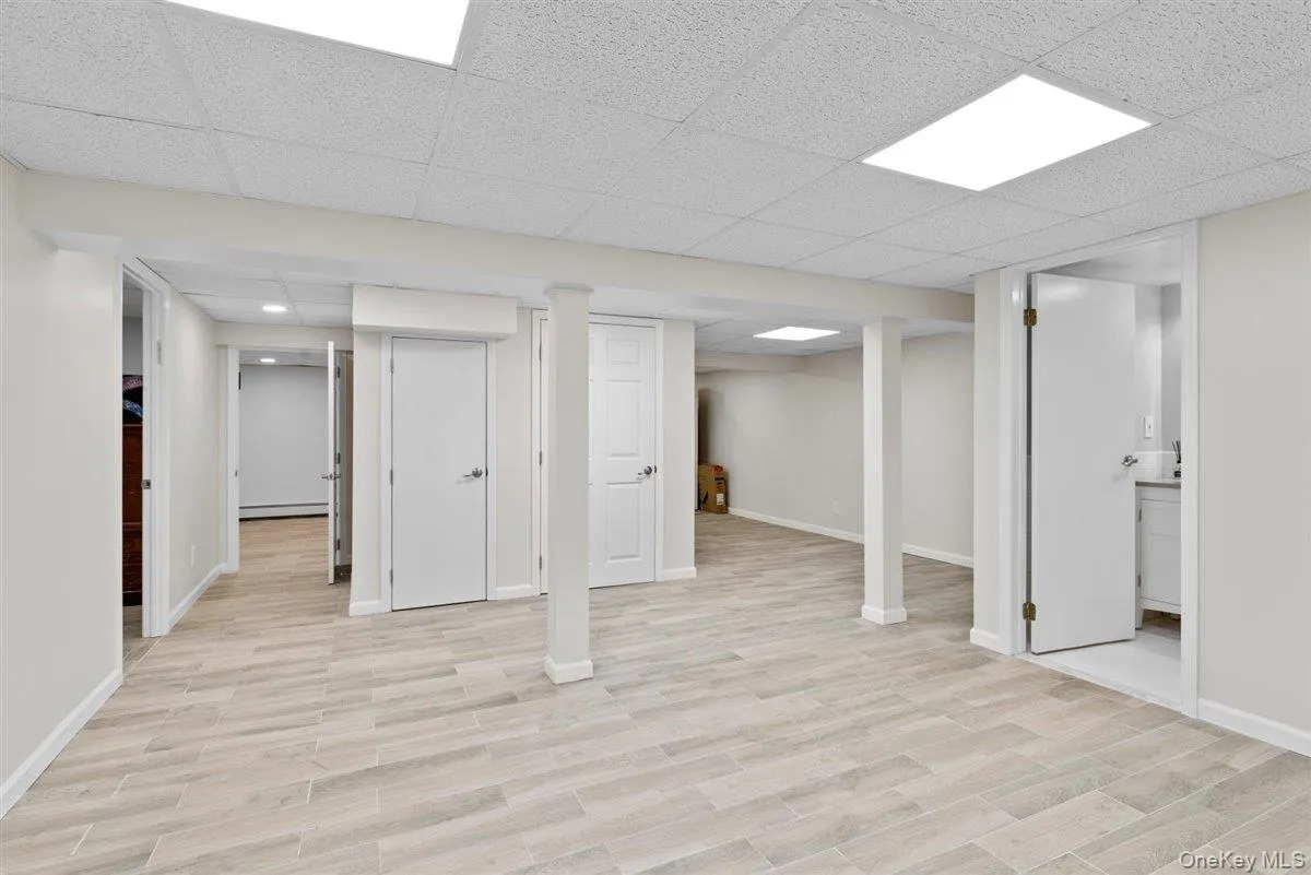 15 Sherwood Lane, Hempstead, NY, 5 Bedroom Bedrooms, 12 Room Rooms,3 BathroomBathrooms,Residential Lease,For Rent,Sherwood,0,1050670 15 Sherwood Lane, Hempstead, NY, 5 Bedroom Bedrooms, 12 Room Rooms,3 BathroomBathrooms,Residential Lease,For Rent,Sherwood,0,1050670