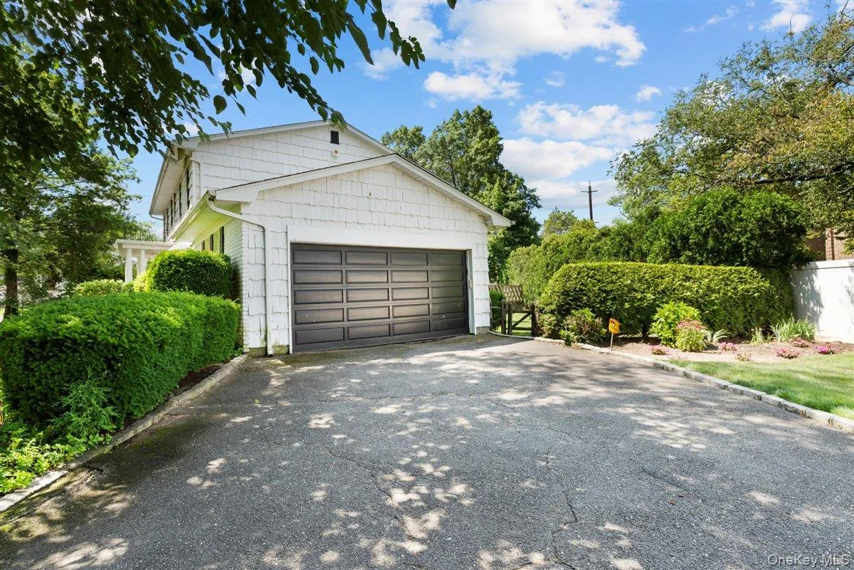 15 Sherwood Lane, Hempstead, NY, 5 Bedroom Bedrooms, 12 Room Rooms,3 BathroomBathrooms,Residential Lease,For Rent,Sherwood,0,1050670 15 Sherwood Lane, Hempstead, NY, 5 Bedroom Bedrooms, 12 Room Rooms,3 BathroomBathrooms,Residential Lease,For Rent,Sherwood,0,1050670