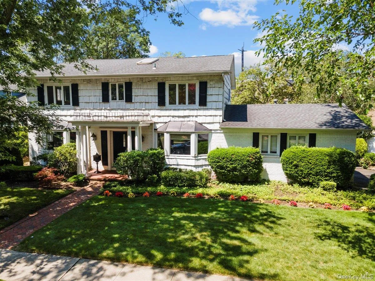15 Sherwood Lane, Hempstead, NY, 5 Bedroom Bedrooms, 12 Room Rooms,3 BathroomBathrooms,Residential Lease,For Rent,Sherwood,0,1050670 15 Sherwood Lane, Hempstead, NY, 5 Bedroom Bedrooms, 12 Room Rooms,3 BathroomBathrooms,Residential Lease,For Rent,Sherwood,0,1050670
