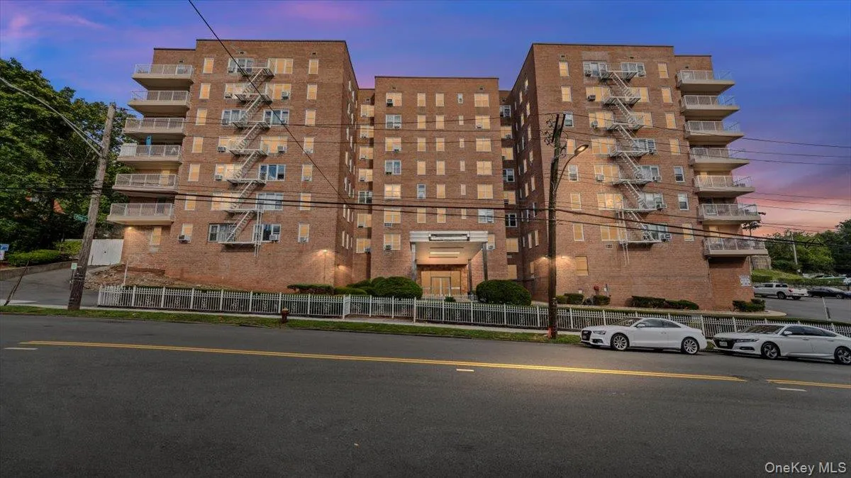 300 Broadway, Yonkers, NY, 1 Bedroom Bedrooms, 3 Rooms Rooms,1 BathroomBathrooms,Residential,For Rent,Broadway,0,1050688 300 Broadway, Yonkers, NY, 1 Bedroom Bedrooms, 3 Rooms Rooms,1 BathroomBathrooms,Residential,For Rent,Broadway,0,1050688