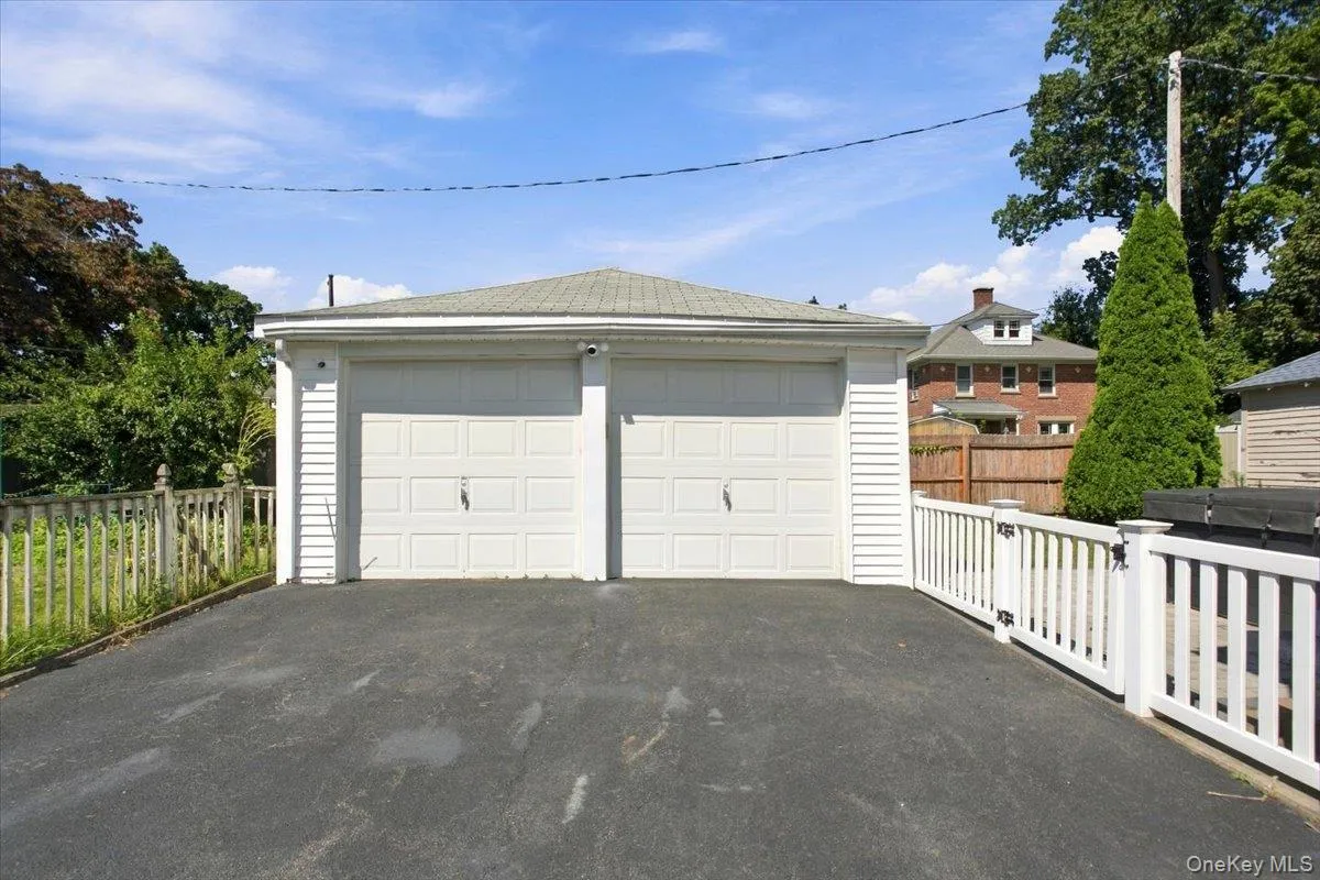 2 CAR GARAGE 2 CAR GARAGE