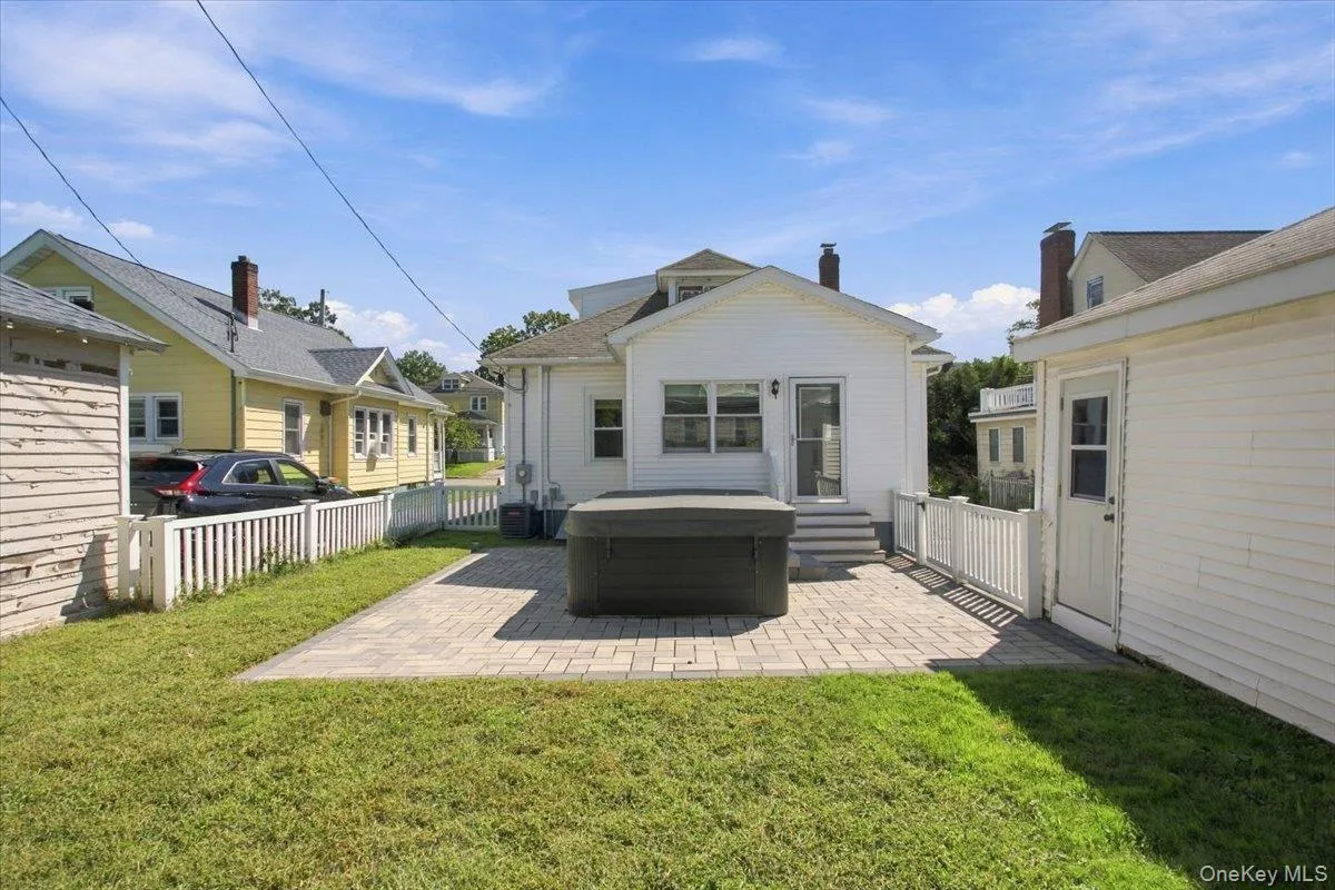 BACK YARD W/ 6 PERSON HOT TUB AND FENCED IN GARDEN, 2 CAR GARAGE BACK YARD W/ 6 PERSON HOT TUB AND FENCED IN GARDEN, 2 CAR GARAGE