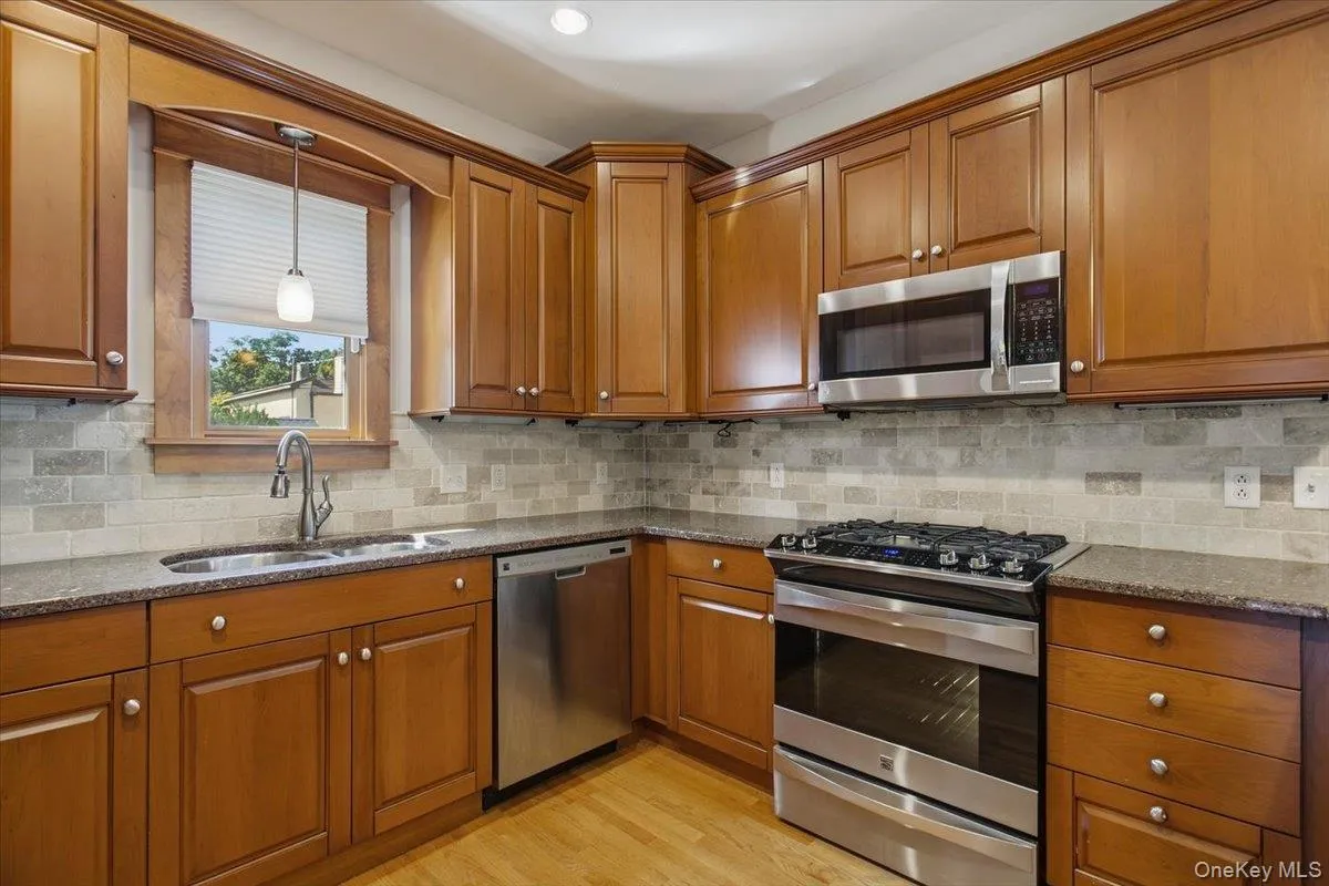 8 Willow Street, Beacon, NY, 3 Bedrooms Bedrooms, 11 Rooms Rooms,3 BathroomsBathrooms,Residential,For Rent,Willow,0,1050703 8 Willow Street, Beacon, NY, 3 Bedrooms Bedrooms, 11 Rooms Rooms,3 BathroomsBathrooms,Residential,For Rent,Willow,0,1050703
