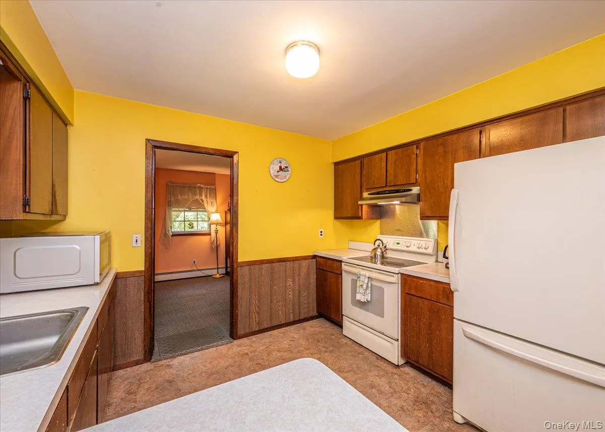 632 Spruce Avenue, Islip, NY, 3 Bedrooms Bedrooms, 7 Rooms Rooms,1 BathroomBathrooms,Residential,For Rent,Spruce,0,1050704 632 Spruce Avenue, Islip, NY, 3 Bedrooms Bedrooms, 7 Rooms Rooms,1 BathroomBathrooms,Residential,For Rent,Spruce,0,1050704