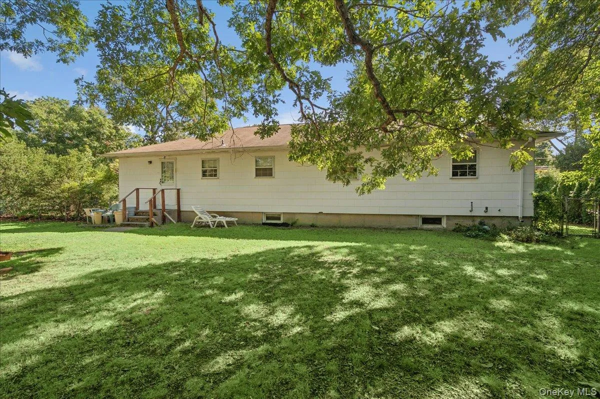 632 Spruce Avenue, Islip, NY, 3 Bedrooms Bedrooms, 7 Rooms Rooms,1 BathroomBathrooms,Residential,For Rent,Spruce,0,1050704 632 Spruce Avenue, Islip, NY, 3 Bedrooms Bedrooms, 7 Rooms Rooms,1 BathroomBathrooms,Residential,For Rent,Spruce,0,1050704
