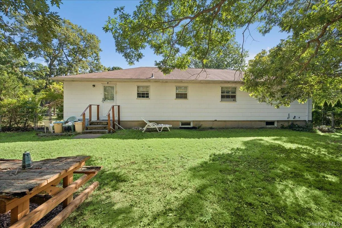 632 Spruce Avenue, Islip, NY, 3 Bedrooms Bedrooms, 7 Rooms Rooms,1 BathroomBathrooms,Residential,For Rent,Spruce,0,1050704 632 Spruce Avenue, Islip, NY, 3 Bedrooms Bedrooms, 7 Rooms Rooms,1 BathroomBathrooms,Residential,For Rent,Spruce,0,1050704