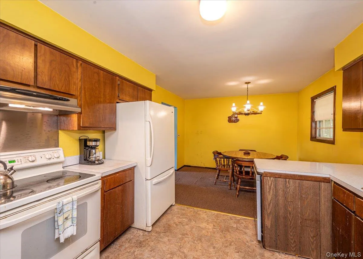 632 Spruce Avenue, Islip, NY, 3 Bedrooms Bedrooms, 7 Rooms Rooms,1 BathroomBathrooms,Residential,For Rent,Spruce,0,1050704 632 Spruce Avenue, Islip, NY, 3 Bedrooms Bedrooms, 7 Rooms Rooms,1 BathroomBathrooms,Residential,For Rent,Spruce,0,1050704