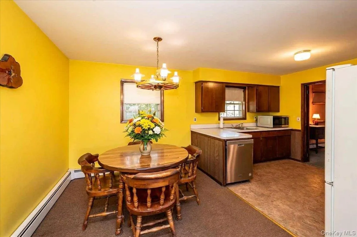 632 Spruce Avenue, Islip, NY, 3 Bedrooms Bedrooms, 7 Rooms Rooms,1 BathroomBathrooms,Residential,For Rent,Spruce,0,1050704 632 Spruce Avenue, Islip, NY, 3 Bedrooms Bedrooms, 7 Rooms Rooms,1 BathroomBathrooms,Residential,For Rent,Spruce,0,1050704