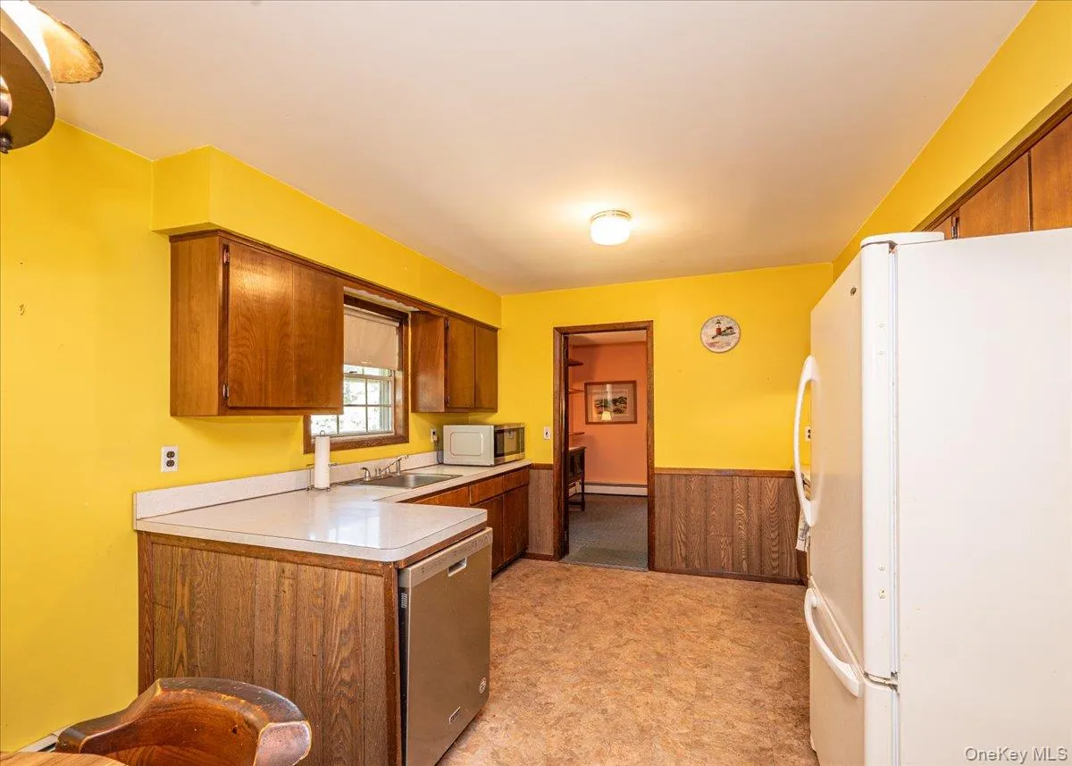 632 Spruce Avenue, Islip, NY, 3 Bedrooms Bedrooms, 7 Rooms Rooms,1 BathroomBathrooms,Residential,For Rent,Spruce,0,1050704 632 Spruce Avenue, Islip, NY, 3 Bedrooms Bedrooms, 7 Rooms Rooms,1 BathroomBathrooms,Residential,For Rent,Spruce,0,1050704