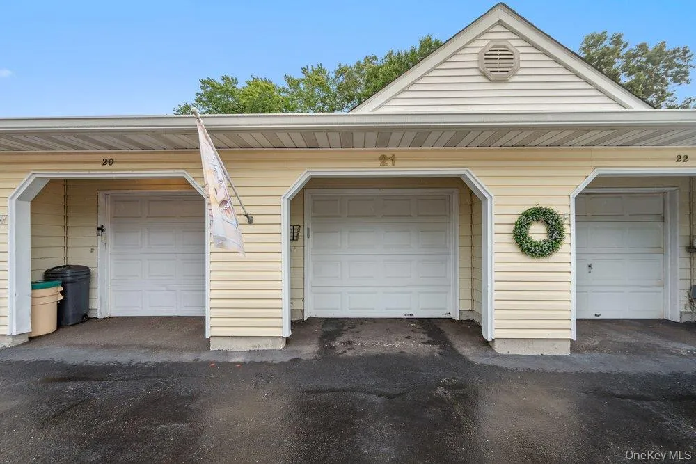 21 Revere Drive, Islip, NY, 2 Bedrooms Bedrooms, 5 Rooms Rooms,2 BathroomsBathrooms,Residential Lease,For Rent,Revere,0,1050753 21 Revere Drive, Islip, NY, 2 Bedrooms Bedrooms, 5 Rooms Rooms,2 BathroomsBathrooms,Residential Lease,For Rent,Revere,0,1050753