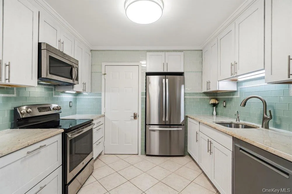 21 Revere Drive, Islip, NY, 2 Bedrooms Bedrooms, 5 Rooms Rooms,2 BathroomsBathrooms,Residential Lease,For Rent,Revere,0,1050753 21 Revere Drive, Islip, NY, 2 Bedrooms Bedrooms, 5 Rooms Rooms,2 BathroomsBathrooms,Residential Lease,For Rent,Revere,0,1050753
