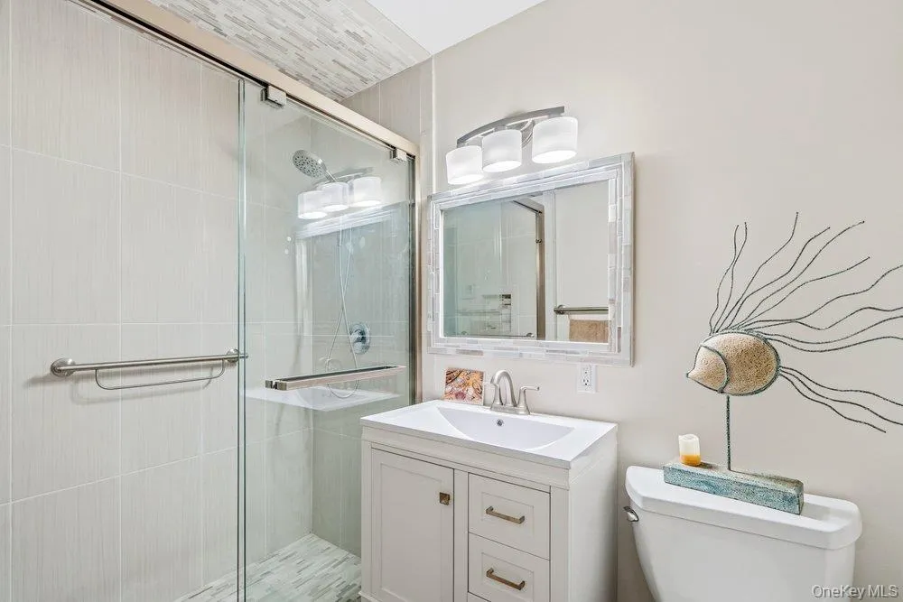 21 Revere Drive, Islip, NY, 2 Bedrooms Bedrooms, 5 Rooms Rooms,2 BathroomsBathrooms,Residential Lease,For Rent,Revere,0,1050753 21 Revere Drive, Islip, NY, 2 Bedrooms Bedrooms, 5 Rooms Rooms,2 BathroomsBathrooms,Residential Lease,For Rent,Revere,0,1050753