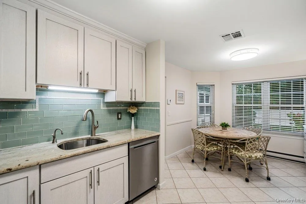 21 Revere Drive, Islip, NY, 2 Bedrooms Bedrooms, 5 Rooms Rooms,2 BathroomsBathrooms,Residential Lease,For Rent,Revere,0,1050753 21 Revere Drive, Islip, NY, 2 Bedrooms Bedrooms, 5 Rooms Rooms,2 BathroomsBathrooms,Residential Lease,For Rent,Revere,0,1050753