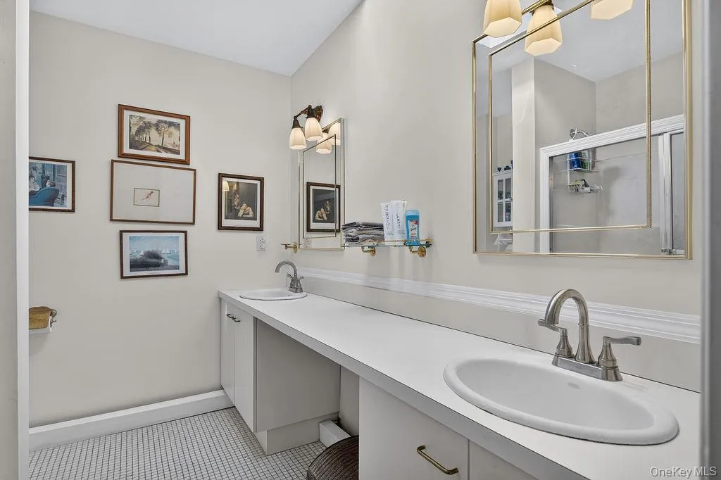 Large primary bath Large primary bath