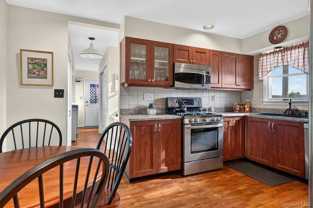 Eat in kitchen Eat in kitchen