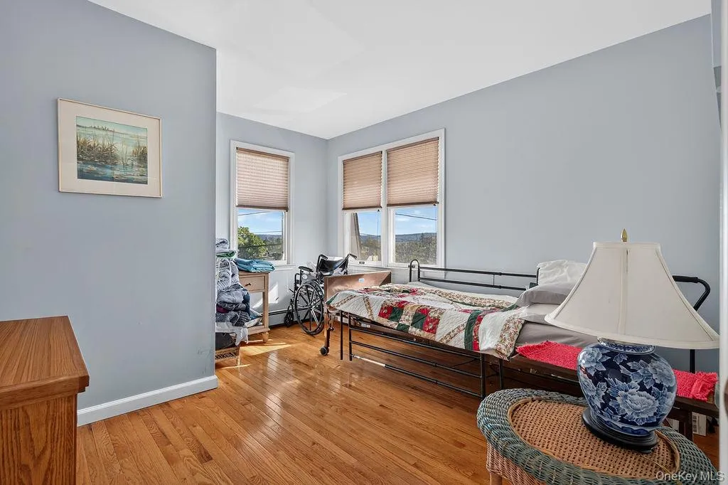 Hardwood floored bedroom/office Hardwood floored bedroom/office