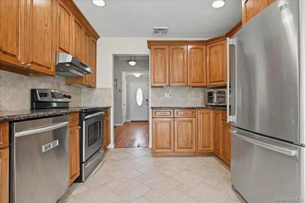698 Edgewood Drive, Hempstead, NY, 3 Bedrooms Bedrooms, 6 Rooms Rooms,2 BathroomsBathrooms,Residential,For Rent,Edgewood,0,1050757 698 Edgewood Drive, Hempstead, NY, 3 Bedrooms Bedrooms, 6 Rooms Rooms,2 BathroomsBathrooms,Residential,For Rent,Edgewood,0,1050757