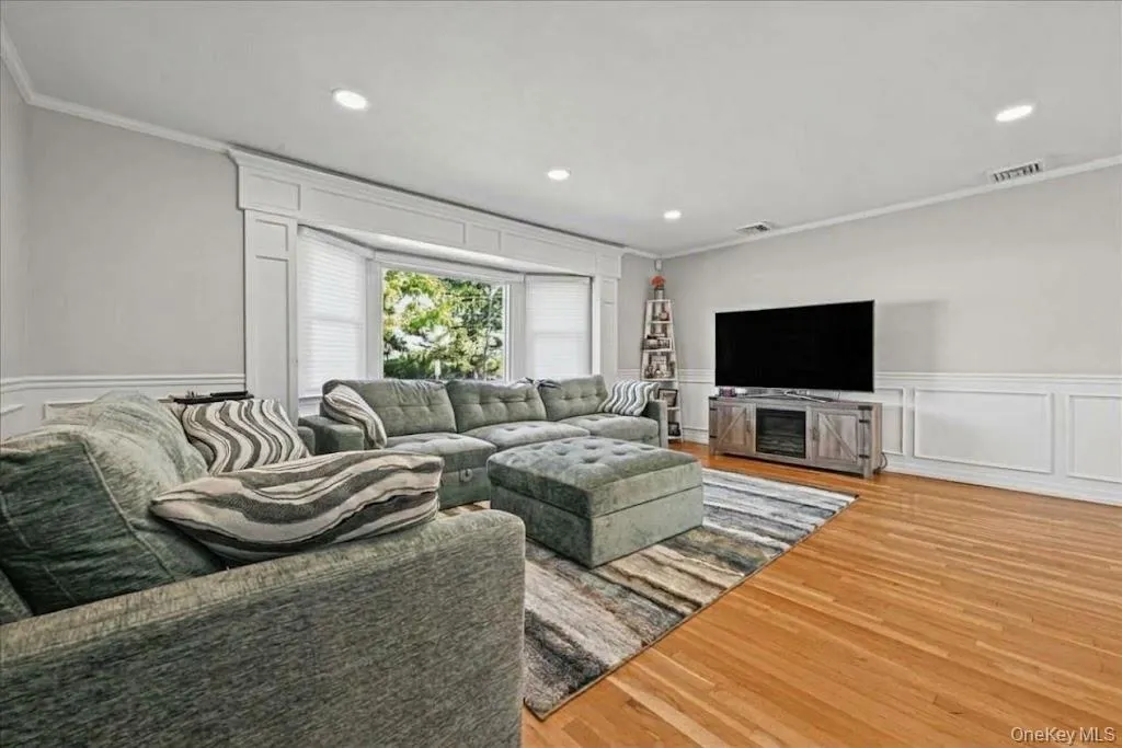 698 Edgewood Drive, Hempstead, NY, 3 Bedrooms Bedrooms, 6 Rooms Rooms,2 BathroomsBathrooms,Residential,For Rent,Edgewood,0,1050757 698 Edgewood Drive, Hempstead, NY, 3 Bedrooms Bedrooms, 6 Rooms Rooms,2 BathroomsBathrooms,Residential,For Rent,Edgewood,0,1050757