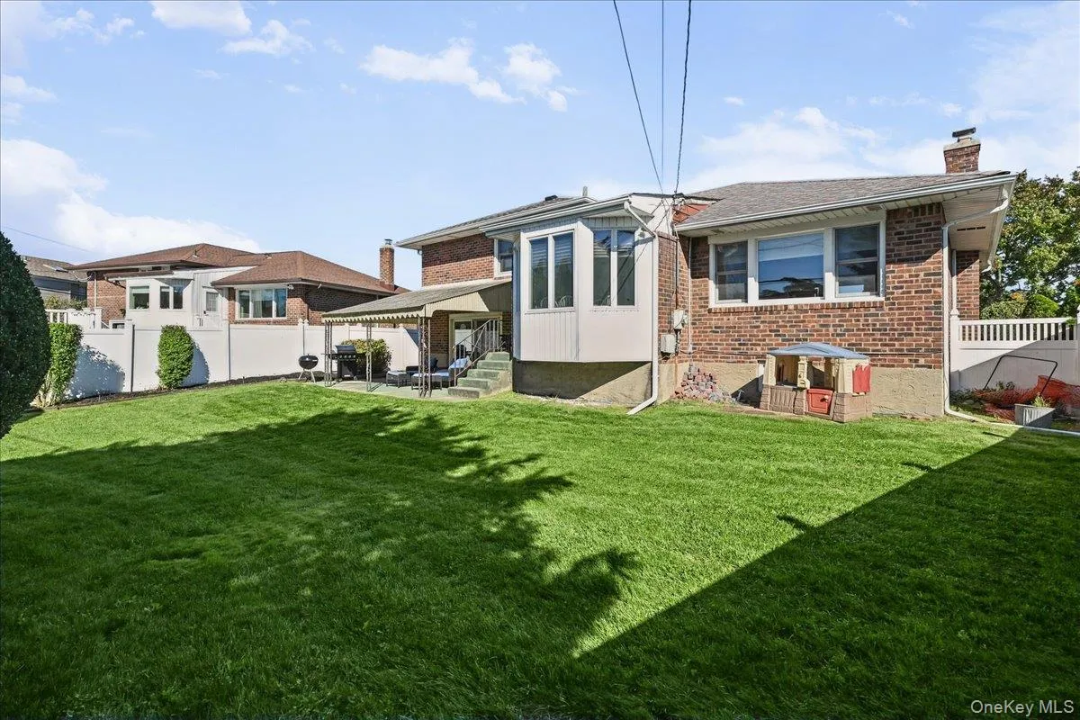 698 Edgewood Drive, Hempstead, NY, 3 Bedrooms Bedrooms, 6 Rooms Rooms,2 BathroomsBathrooms,Residential,For Rent,Edgewood,0,1050757 698 Edgewood Drive, Hempstead, NY, 3 Bedrooms Bedrooms, 6 Rooms Rooms,2 BathroomsBathrooms,Residential,For Rent,Edgewood,0,1050757