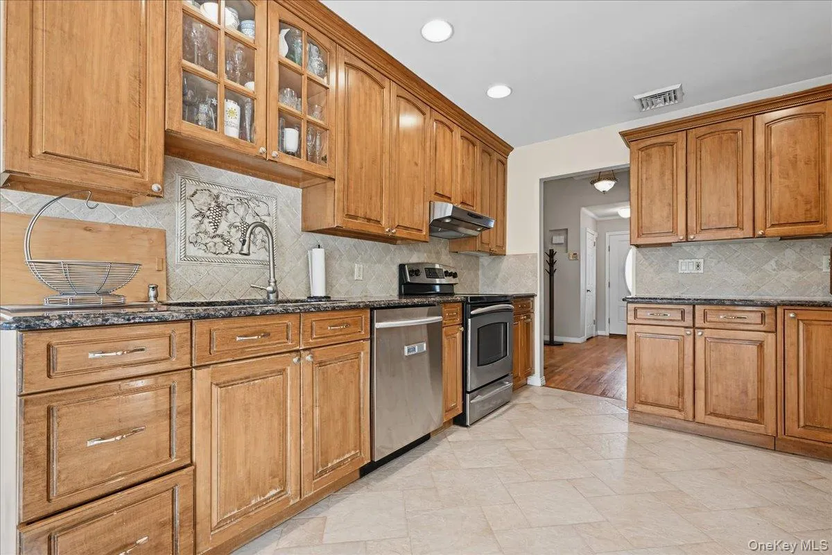 698 Edgewood Drive, Hempstead, NY, 3 Bedrooms Bedrooms, 6 Rooms Rooms,2 BathroomsBathrooms,Residential,For Rent,Edgewood,0,1050757 698 Edgewood Drive, Hempstead, NY, 3 Bedrooms Bedrooms, 6 Rooms Rooms,2 BathroomsBathrooms,Residential,For Rent,Edgewood,0,1050757
