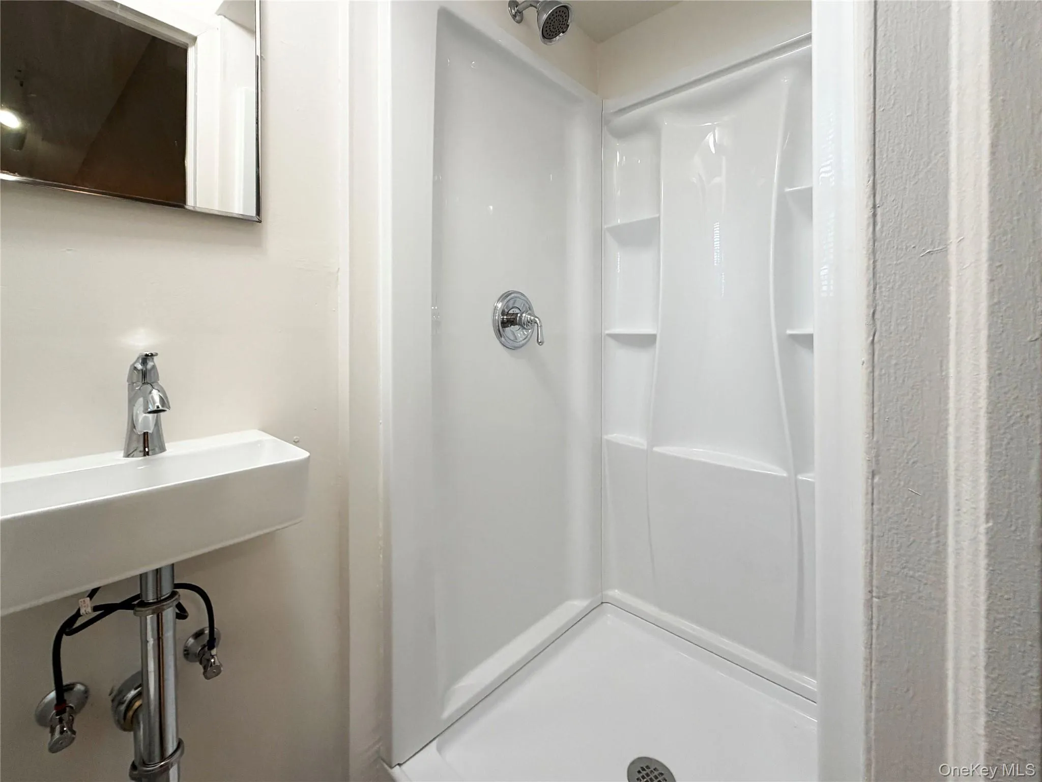 1941 Yates Avenue, New York, NY, 3 Bedrooms Bedrooms, 8 Rooms Rooms,2 BathroomsBathrooms,Residential,For Rent,Yates,0,1050772 1941 Yates Avenue, New York, NY, 3 Bedrooms Bedrooms, 8 Rooms Rooms,2 BathroomsBathrooms,Residential,For Rent,Yates,0,1050772