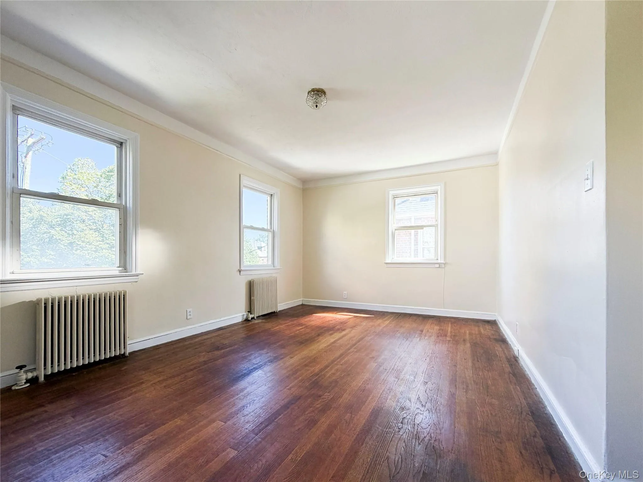 Hardwood flooring, multiple windows, ceiling-mounted light fixture, crown molding, base molding Hardwood flooring, multiple windows, ceiling-mounted light fixture, crown molding, base molding
