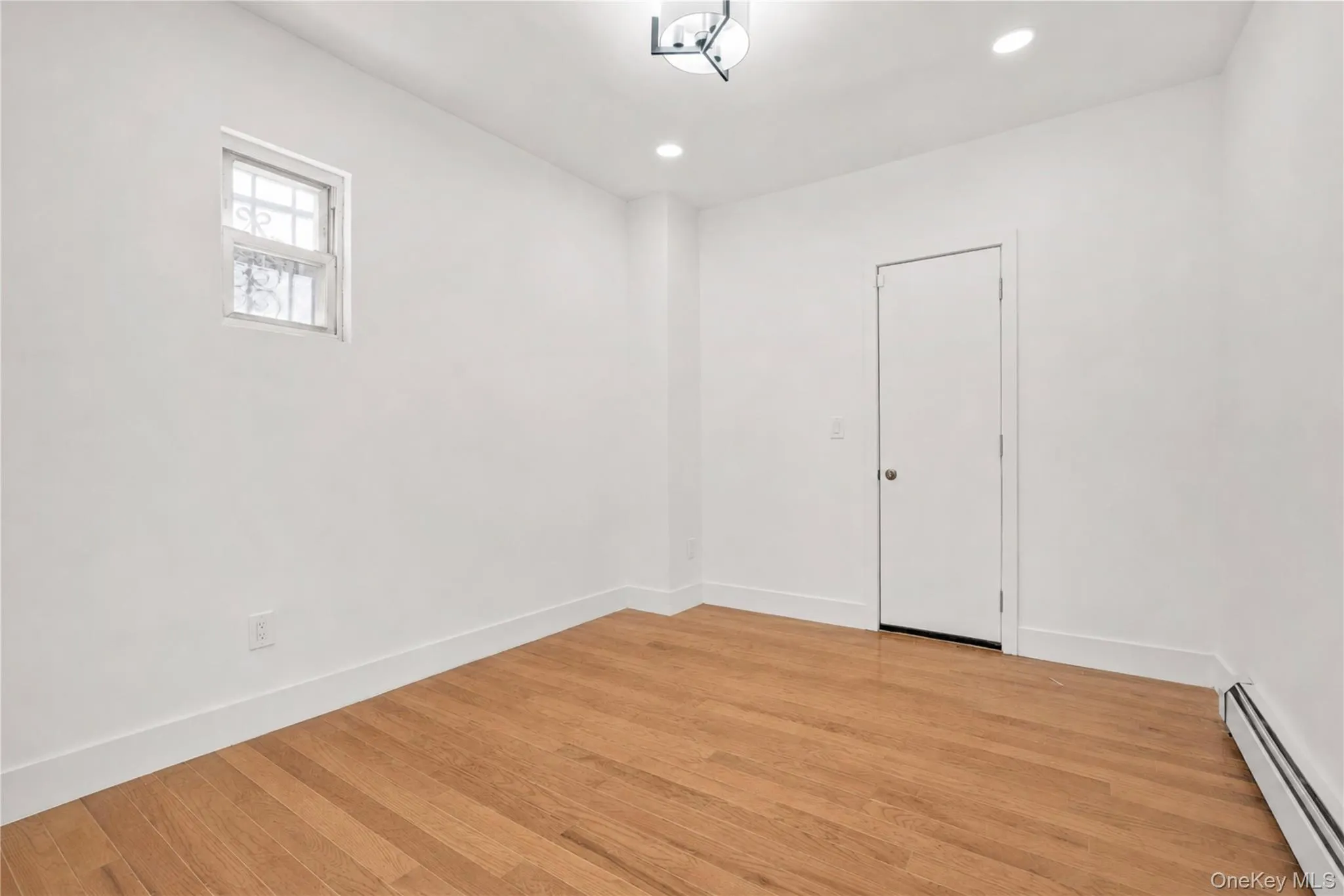 157-14 110th Avenue, New York, NY, 2 Bedrooms Bedrooms, 3 Rooms Rooms,2 BathroomsBathrooms,Residential,For Rent,110th,0,1050773 157-14 110th Avenue, New York, NY, 2 Bedrooms Bedrooms, 3 Rooms Rooms,2 BathroomsBathrooms,Residential,For Rent,110th,0,1050773