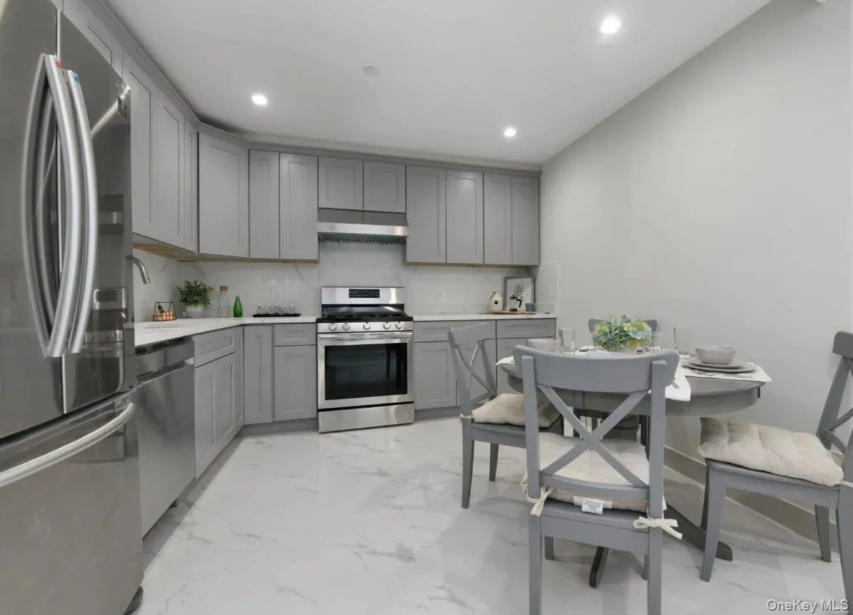 41-62 Bowne Street, New York, NY, 2 Bedrooms Bedrooms, 5 Rooms Rooms,1 BathroomBathrooms,Residential Lease,For Rent,Bowne,0,1050792 41-62 Bowne Street, New York, NY, 2 Bedrooms Bedrooms, 5 Rooms Rooms,1 BathroomBathrooms,Residential Lease,For Rent,Bowne,0,1050792