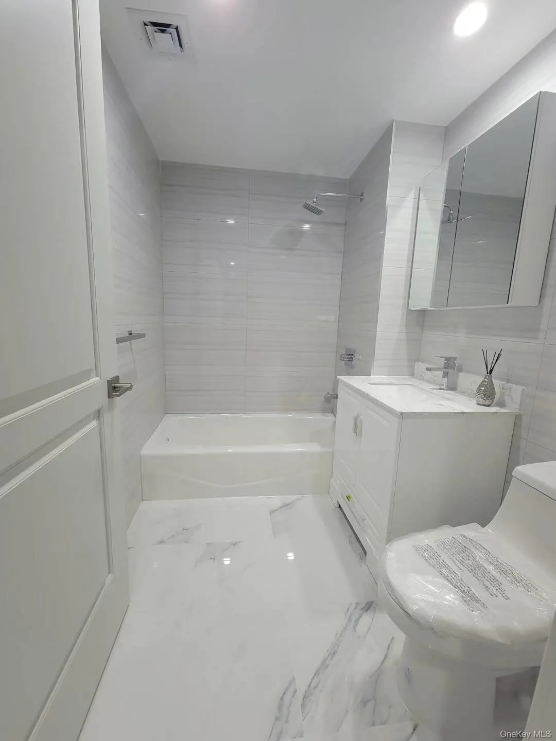 41-62 Bowne Street, New York, NY, 2 Bedrooms Bedrooms, 5 Rooms Rooms,1 BathroomBathrooms,Residential Lease,For Rent,Bowne,0,1050792 41-62 Bowne Street, New York, NY, 2 Bedrooms Bedrooms, 5 Rooms Rooms,1 BathroomBathrooms,Residential Lease,For Rent,Bowne,0,1050792