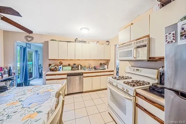 260 Waverly Avenue, Brookhaven, NY, 1 Bedroom Bedrooms, 4 Rooms Rooms,1 BathroomBathrooms,Residential,For Rent,Waverly,0,1050793 260 Waverly Avenue, Brookhaven, NY, 1 Bedroom Bedrooms, 4 Rooms Rooms,1 BathroomBathrooms,Residential,For Rent,Waverly,0,1050793
