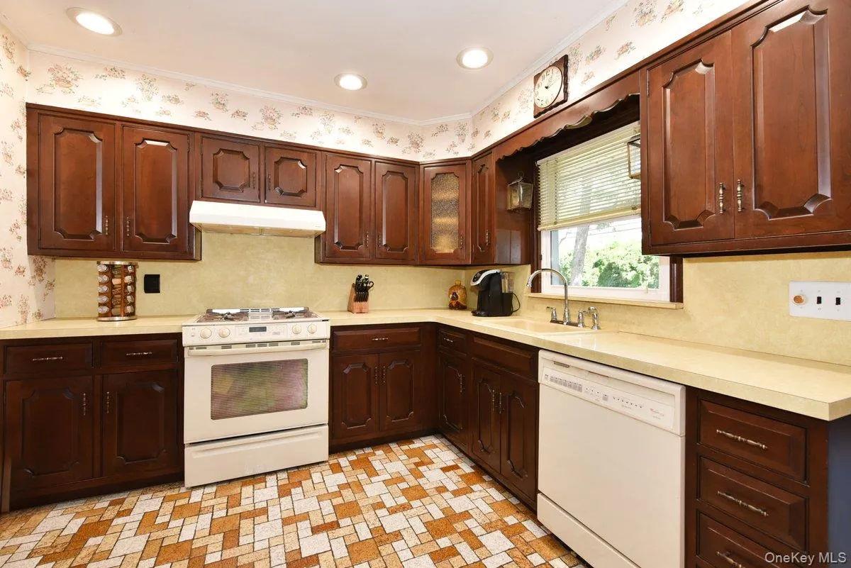 211 Wellington Road, Hempstead, NY, 4 Bedrooms Bedrooms, 8 Rooms Rooms,2 BathroomsBathrooms,Residential,For Rent,Wellington,0,1050799 211 Wellington Road, Hempstead, NY, 4 Bedrooms Bedrooms, 8 Rooms Rooms,2 BathroomsBathrooms,Residential,For Rent,Wellington,0,1050799