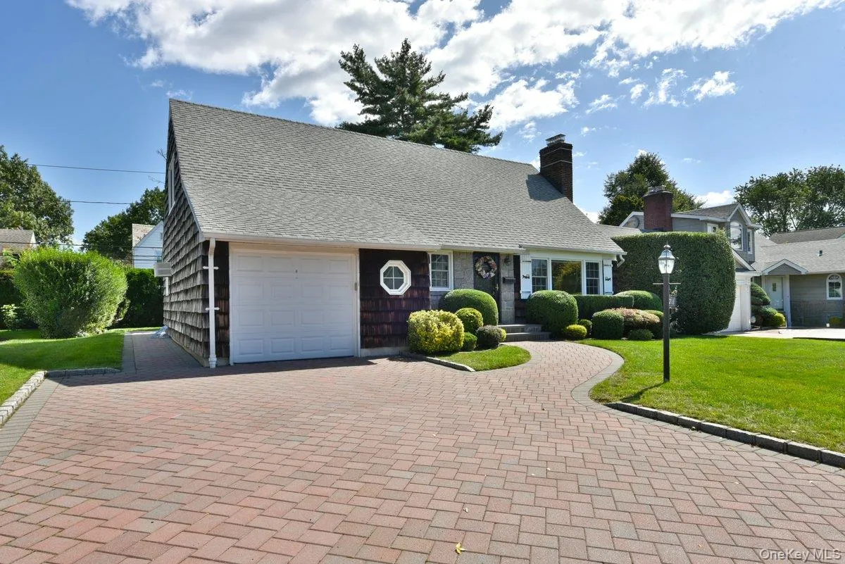 211 Wellington Road, Hempstead, NY, 4 Bedrooms Bedrooms, 8 Rooms Rooms,2 BathroomsBathrooms,Residential,For Rent,Wellington,0,1050799 211 Wellington Road, Hempstead, NY, 4 Bedrooms Bedrooms, 8 Rooms Rooms,2 BathroomsBathrooms,Residential,For Rent,Wellington,0,1050799