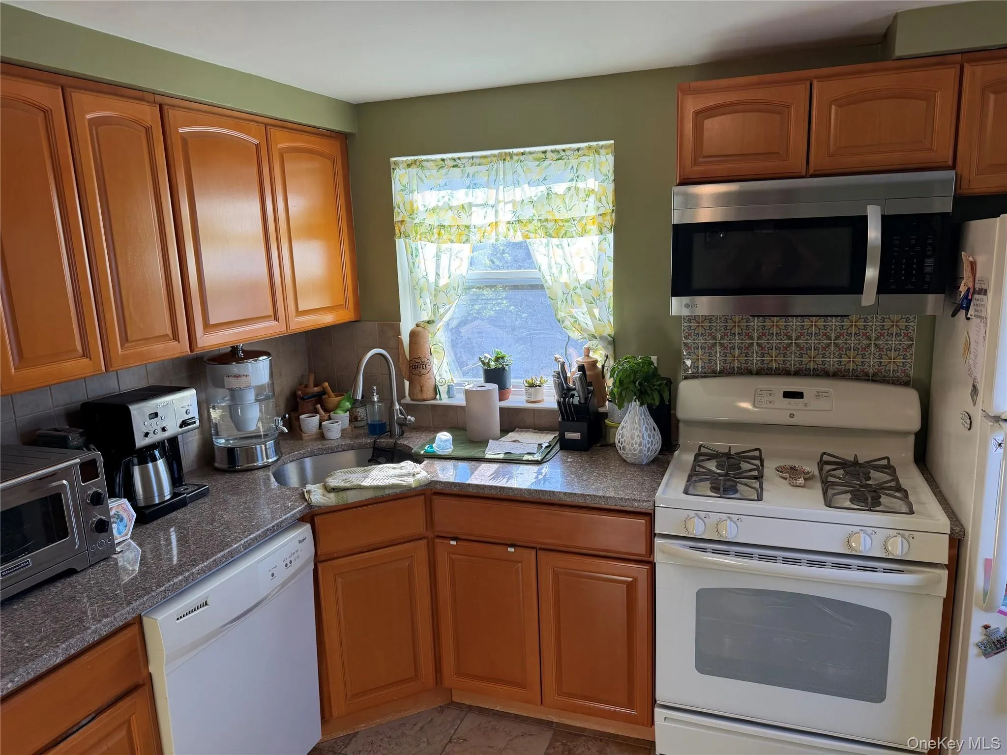 222 Colonial Avenue, North Hempstead, NY, 2 Bedrooms Bedrooms, 5 Rooms Rooms,1 BathroomBathrooms,Residential Lease,For Rent,Colonial,0,1050803 222 Colonial Avenue, North Hempstead, NY, 2 Bedrooms Bedrooms, 5 Rooms Rooms,1 BathroomBathrooms,Residential Lease,For Rent,Colonial,0,1050803